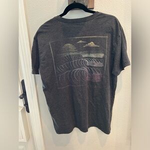 Men’s Quiksilver tee, L